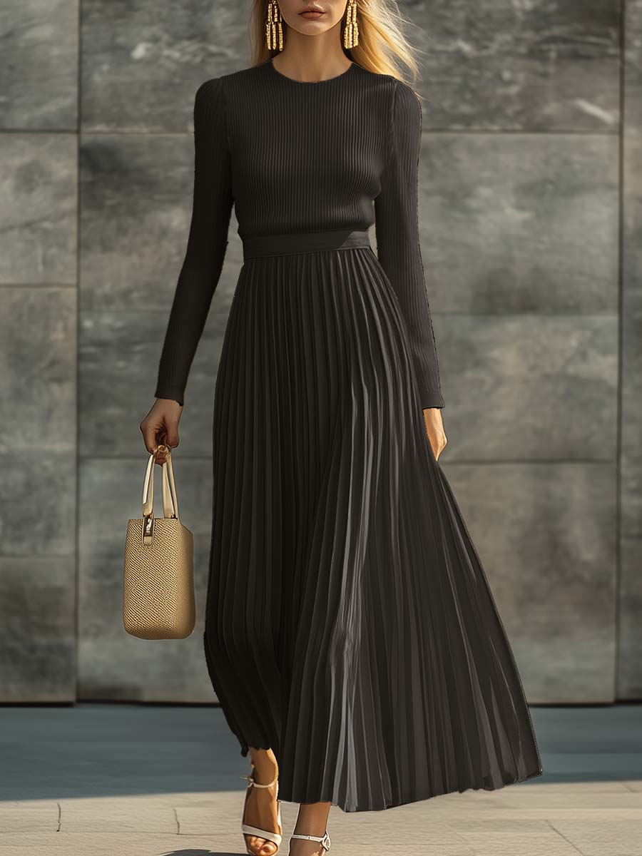 Elegantes legeres und bequemes cremefarbenes Strick-Maxikleid mit langen Ärmeln, Satin und plissiertem Saum
