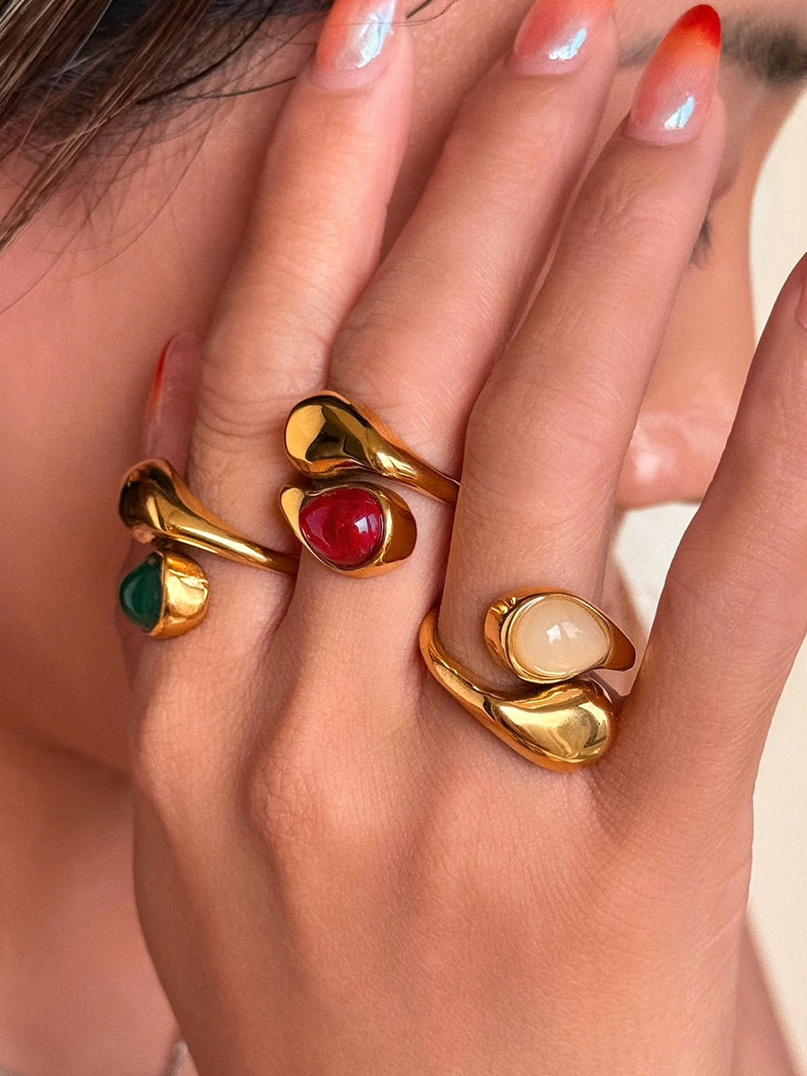 Stilvoller Ring mit unregelmäßiger Tropfenform