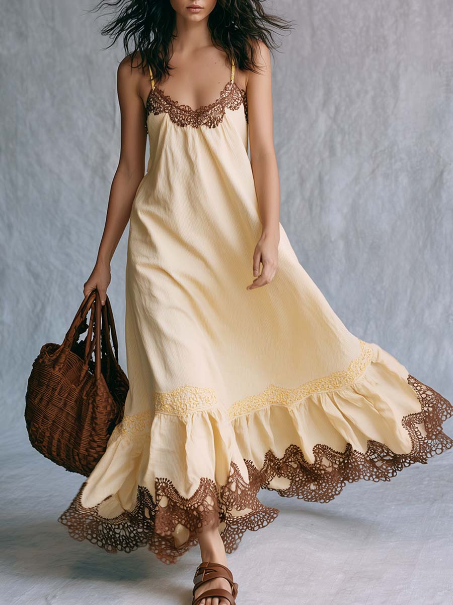 Bohemian Maxikleid im Urlaubsstil mit Spaghettiträgern und Spitzenbesatz in Cremegelb