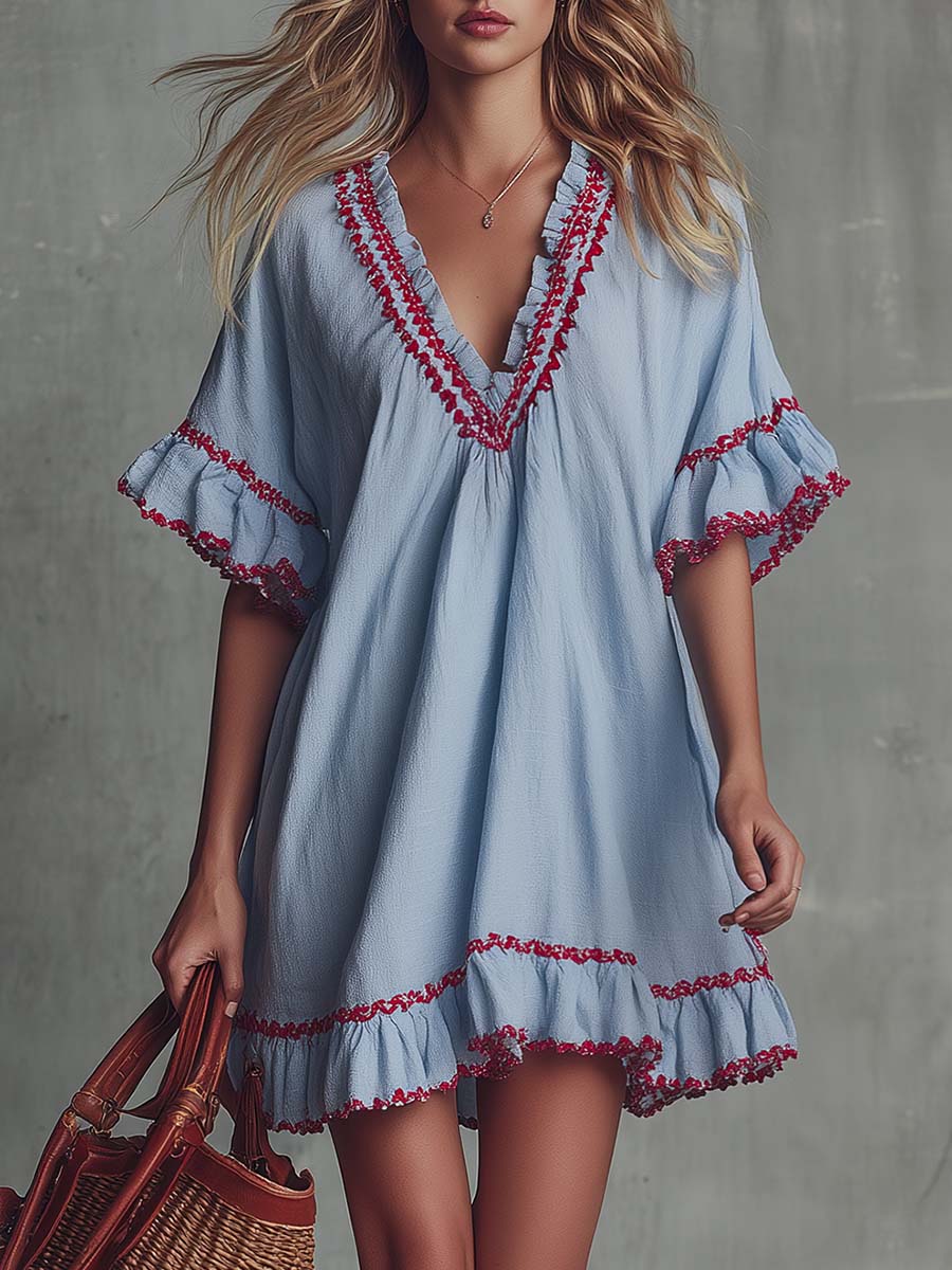 Bohemian-Minikleid aus Baumwoll-Leinen in Dunstblau im Vintage-Stil mit V-Ausschnitt und Rüschen