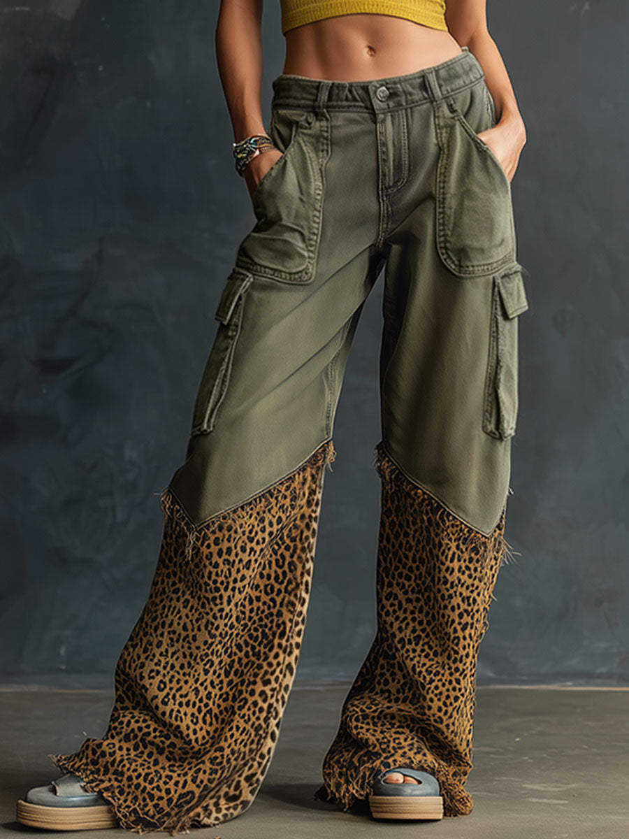 Lässige Retro-Workwear-Jeans in Armeegrün mit Leopardenmuster und ausgefransten Kanten
