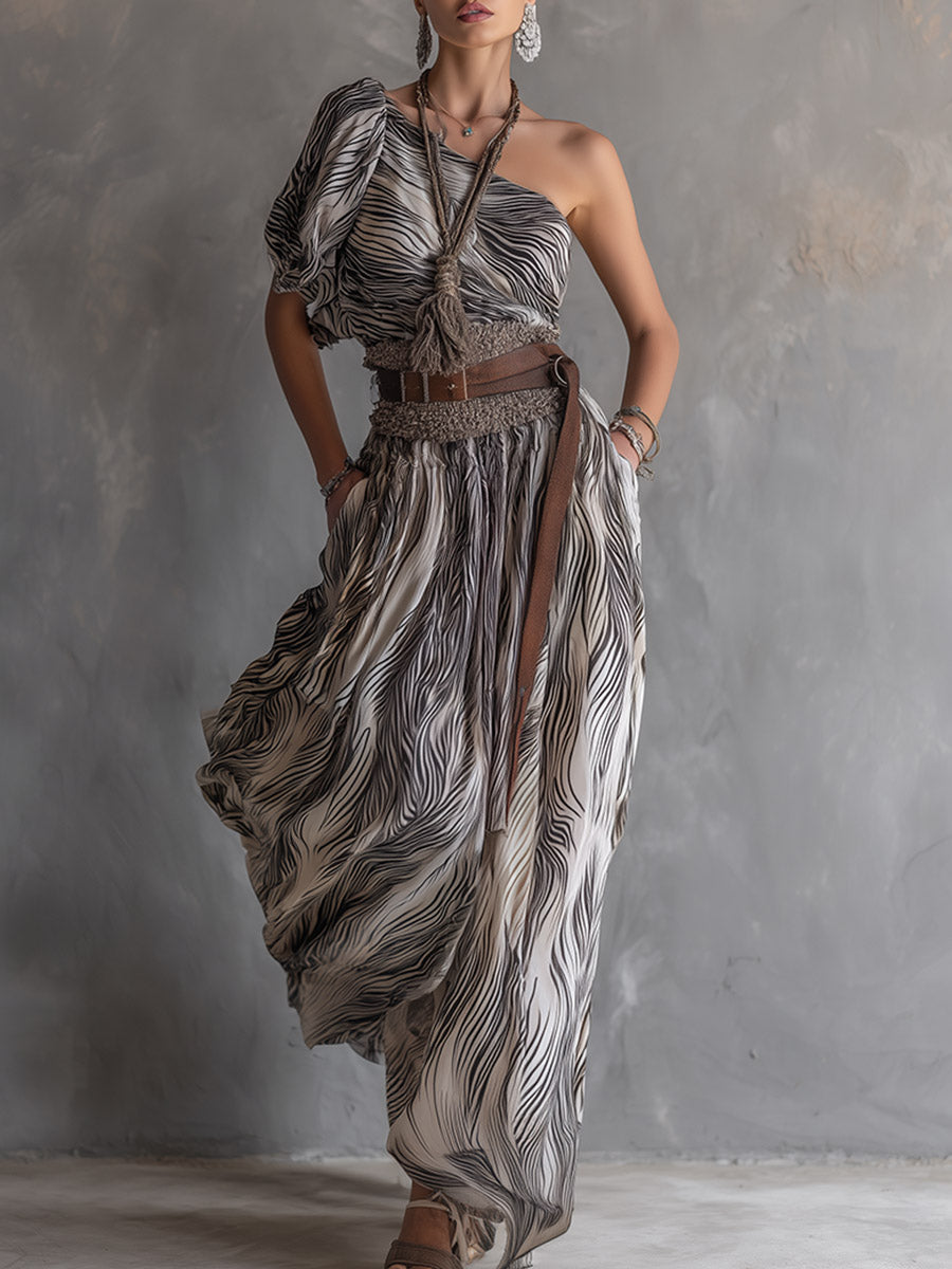 Vom Vintage-Stil inspiriertes One-Shoulder-Chiffon-Maxikleid im Western-Stil mit abstraktem Streifenmuster in Weiß