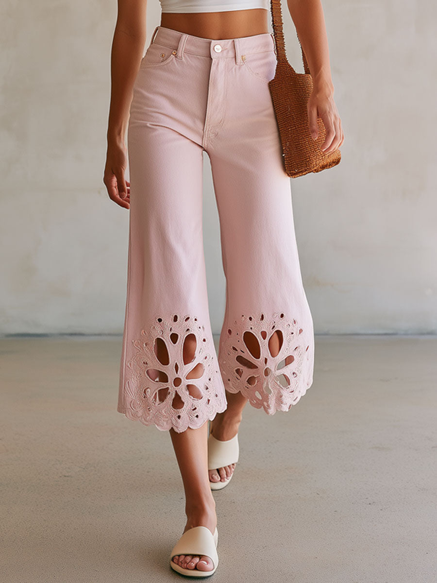 Modische, verkürzte rosa Jeans im Retro-Stil mit Cut-outs und Stickerei