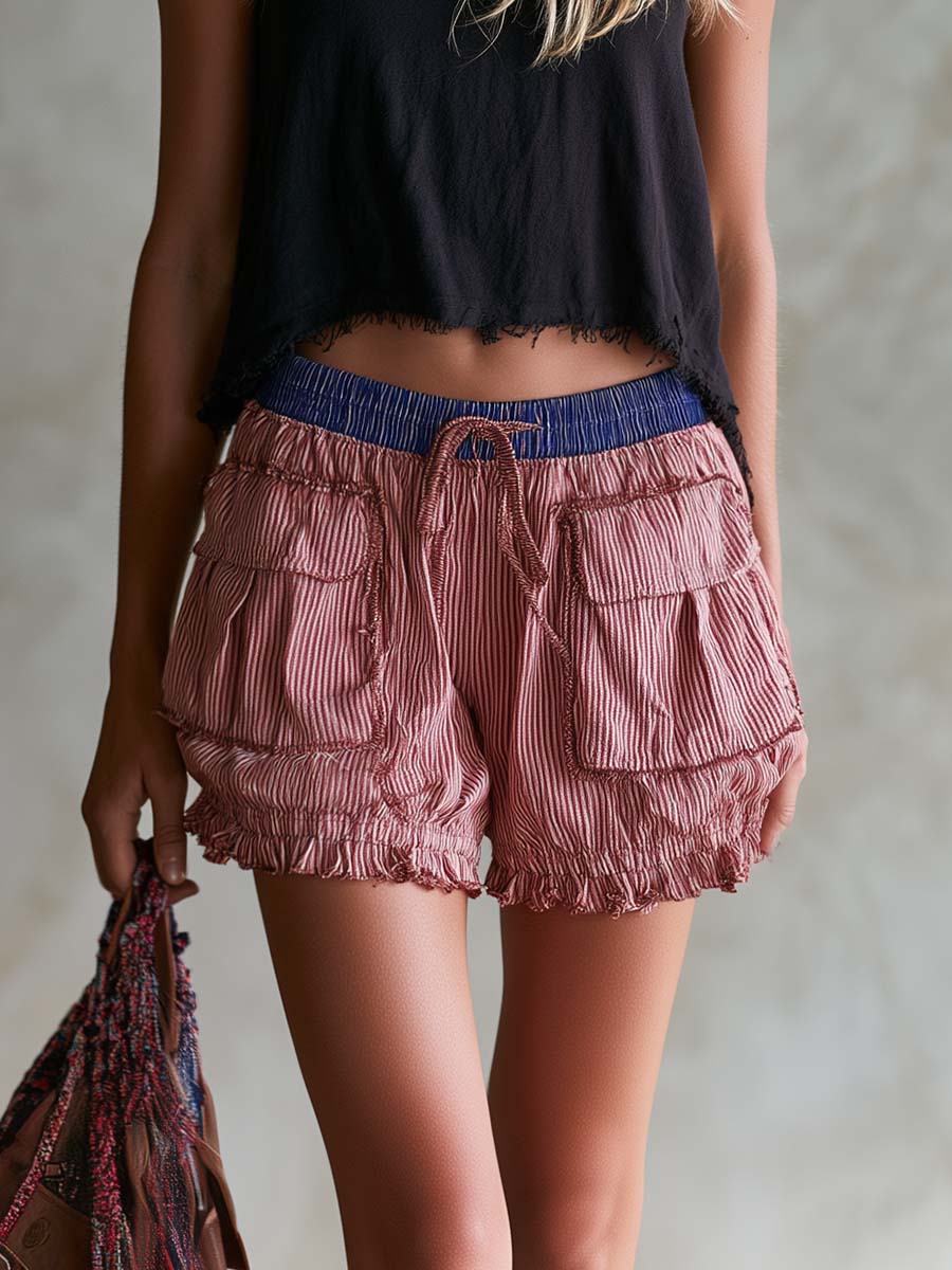 Lässige Retro-Shorts mit Rüschen in Rot-Weiß gestreift und niedriger Bundhöhe