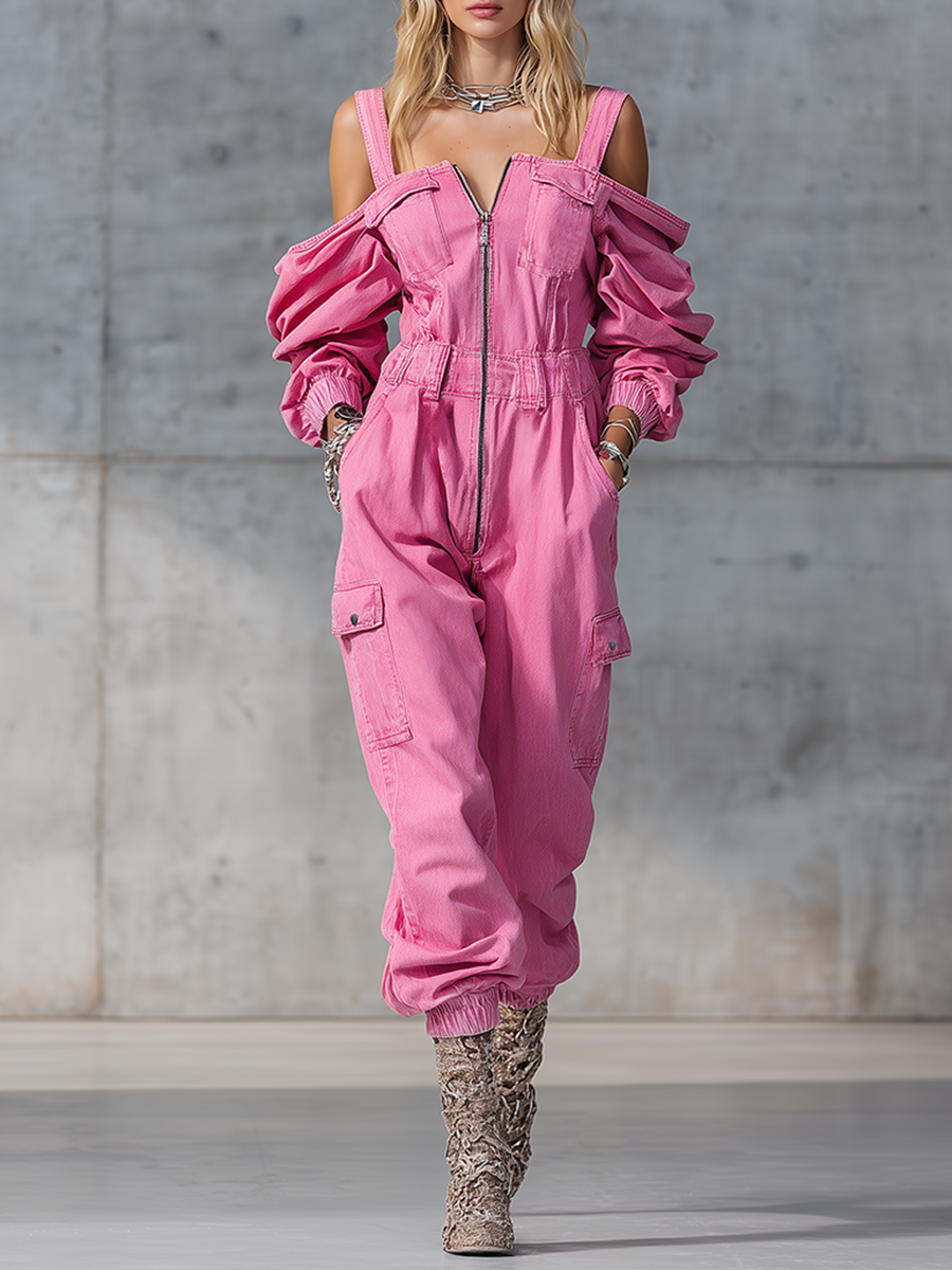 Stilvoller und moderner Jeans-Jumpsuit in Rosa mit langen Ärmeln, Trägern und schmal zulaufenden Beinen