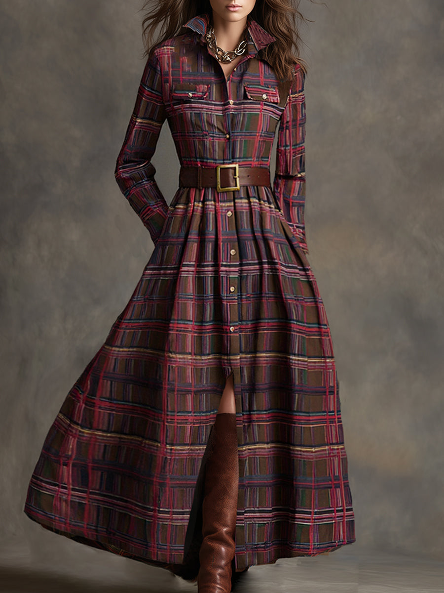 Retro-Maxikleid im Ethno-Stil mit Revers und rotbraunem Karomuster