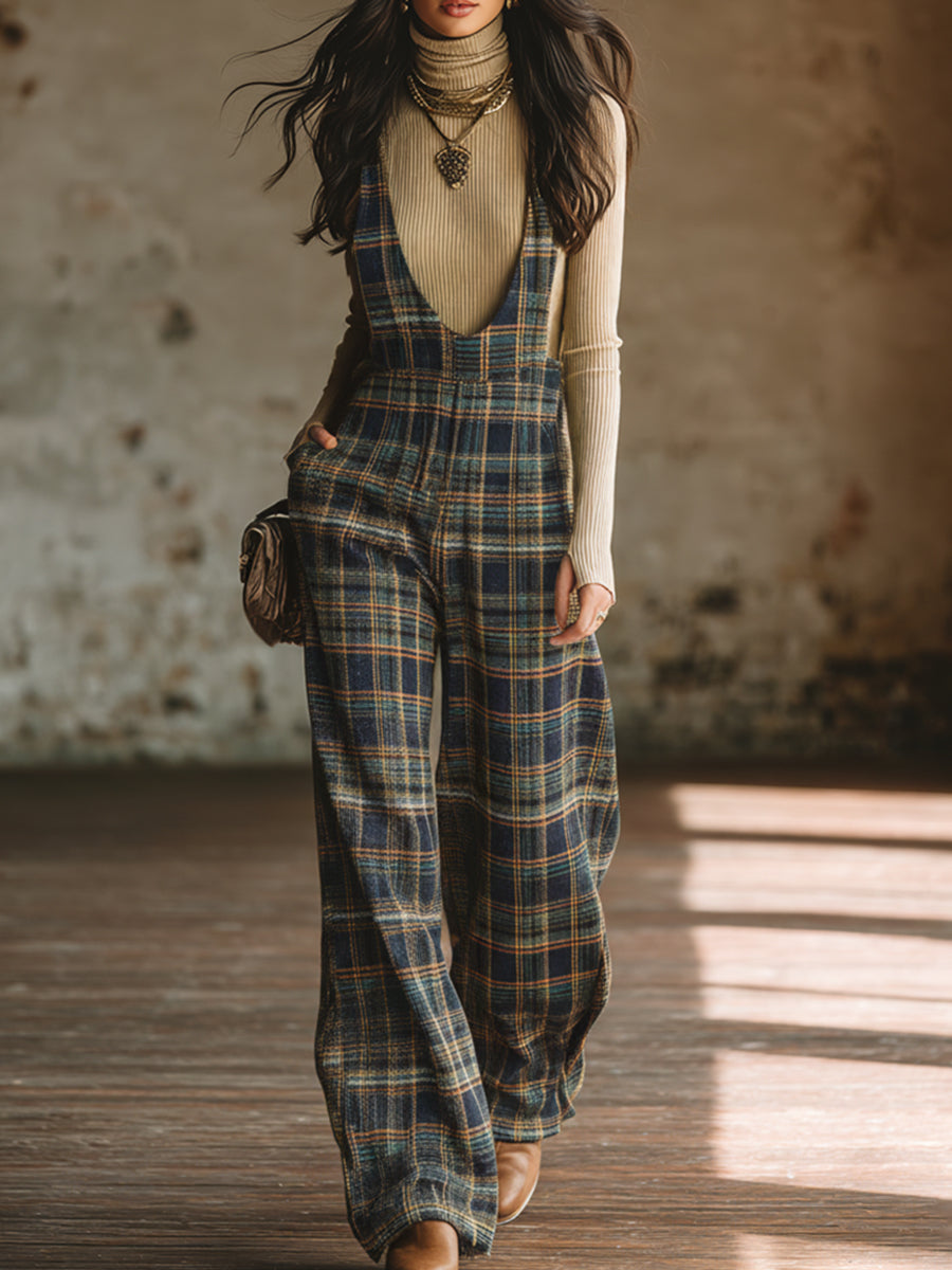 Klassische Retro Latzhose mit weitem Bein, blauem Karomuster und seitlichen Knöpfen