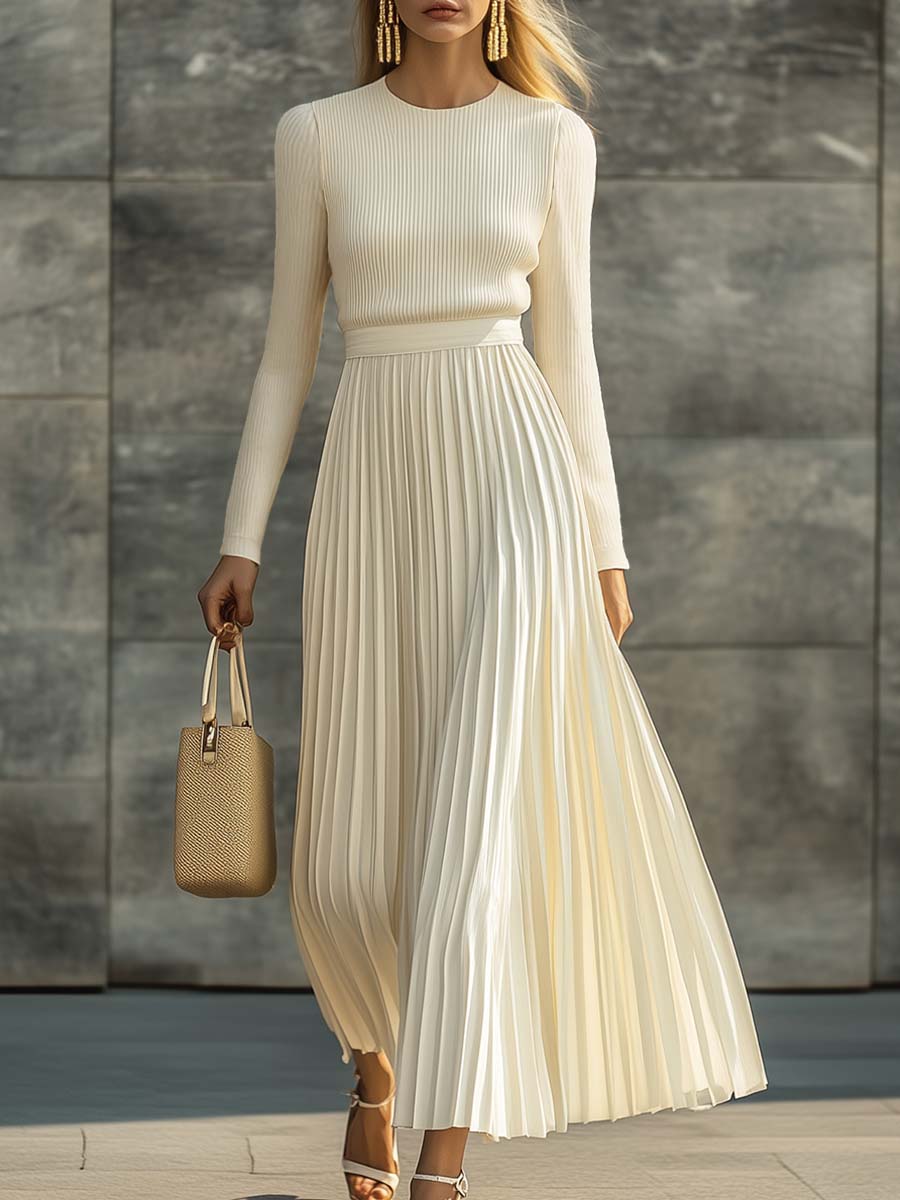Elegantes legeres und bequemes cremefarbenes Strick-Maxikleid mit langen Ärmeln, Satin und plissiertem Saum