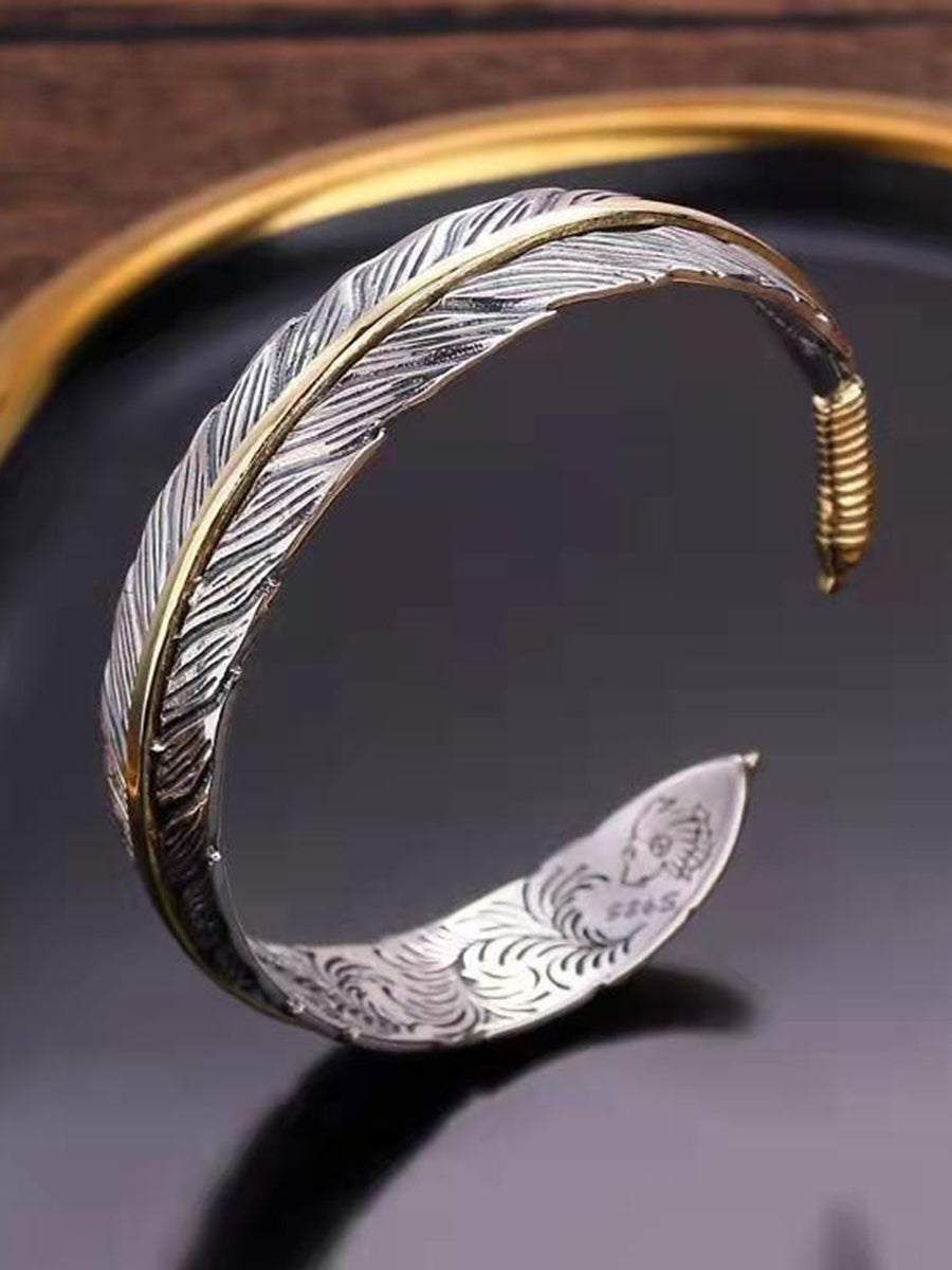 Vintage-Armreif im Western-Stil mit Federmotiv