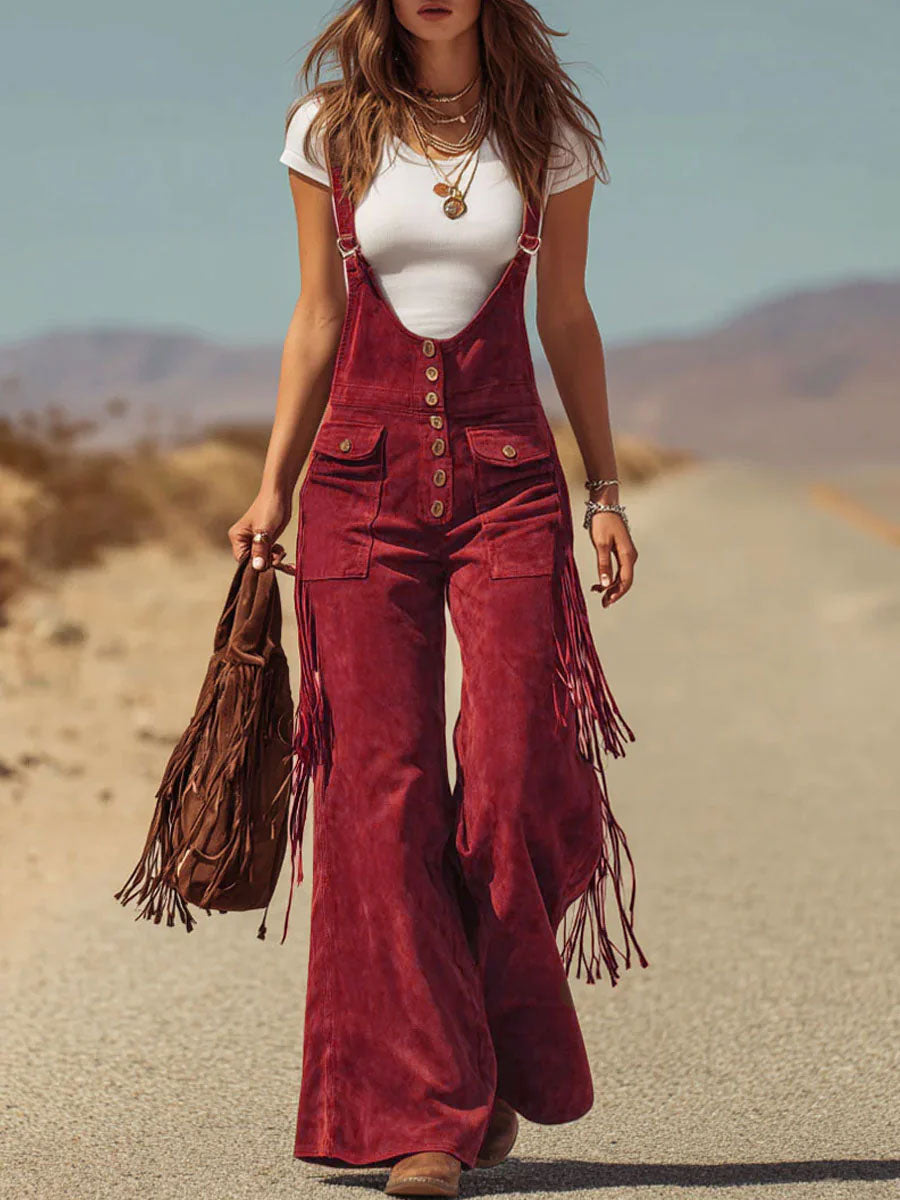 Braune Latzhose mit weitem Bein aus Mikrowildleder mit Taschen und Quasten