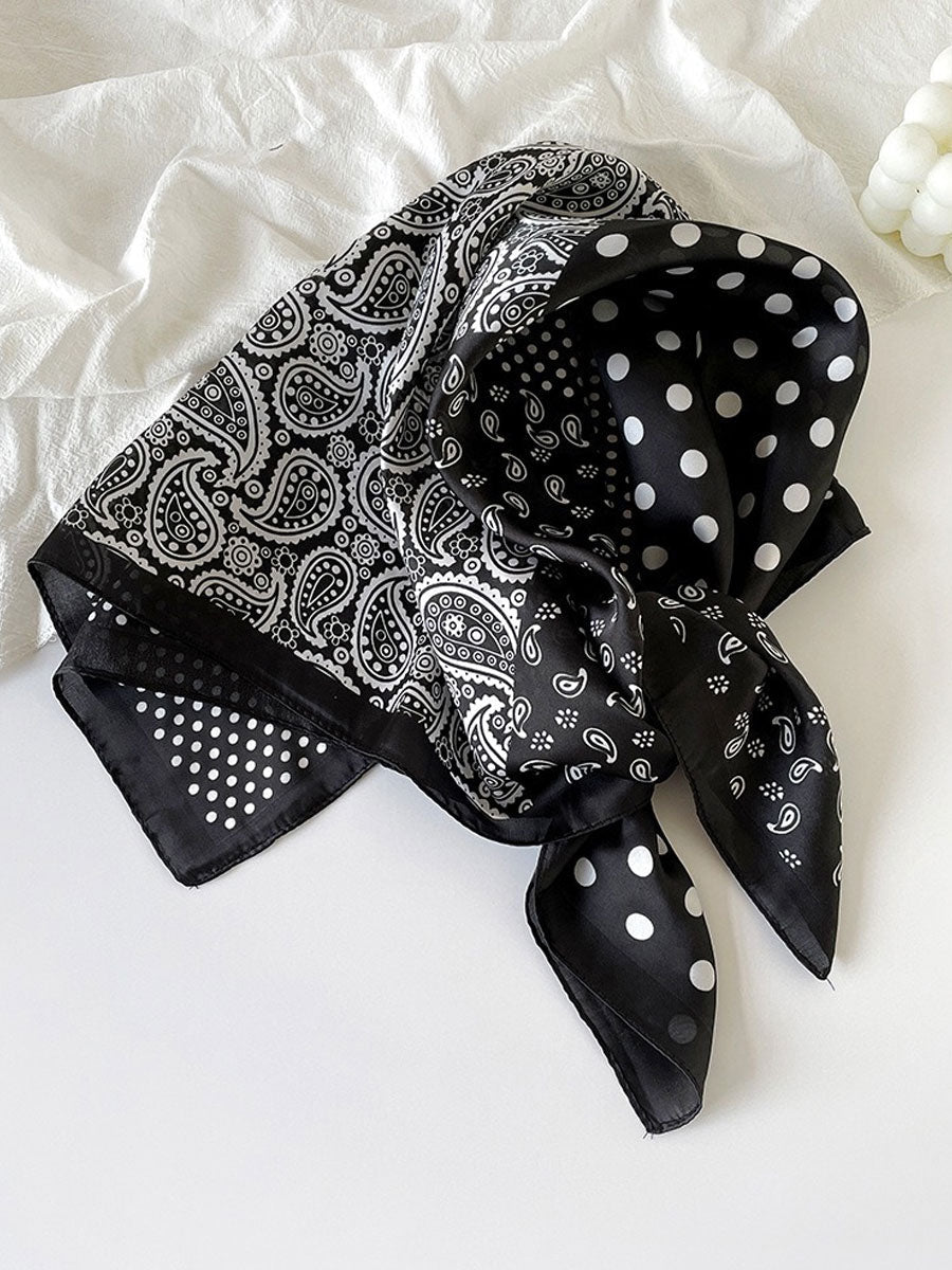 Retro-Satinschal mit böhmischem Paisley-Muster in Kontrastoptik