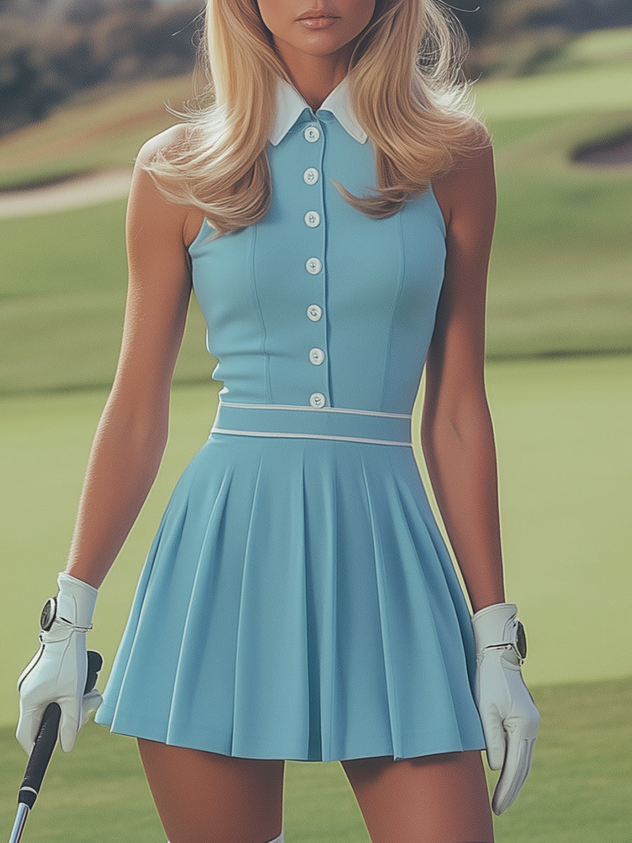 Elegantes sportliches ärmelloses Minikleid in Babyblau mit weißen Zierknöpfen