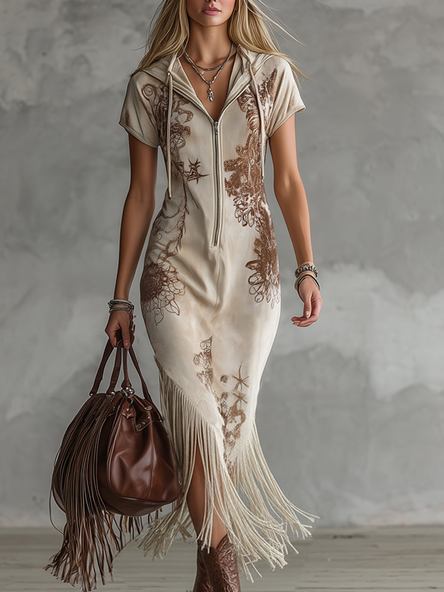 Elegantes cremeweißes Maxikleid aus Kunstwildleder mit Vintage-Print und Kapuze