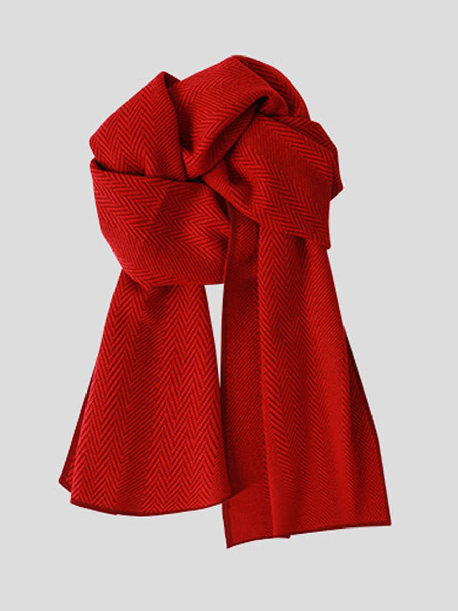 Stilvoller weihnachtlicher Strickschal in Vintage-Rot
