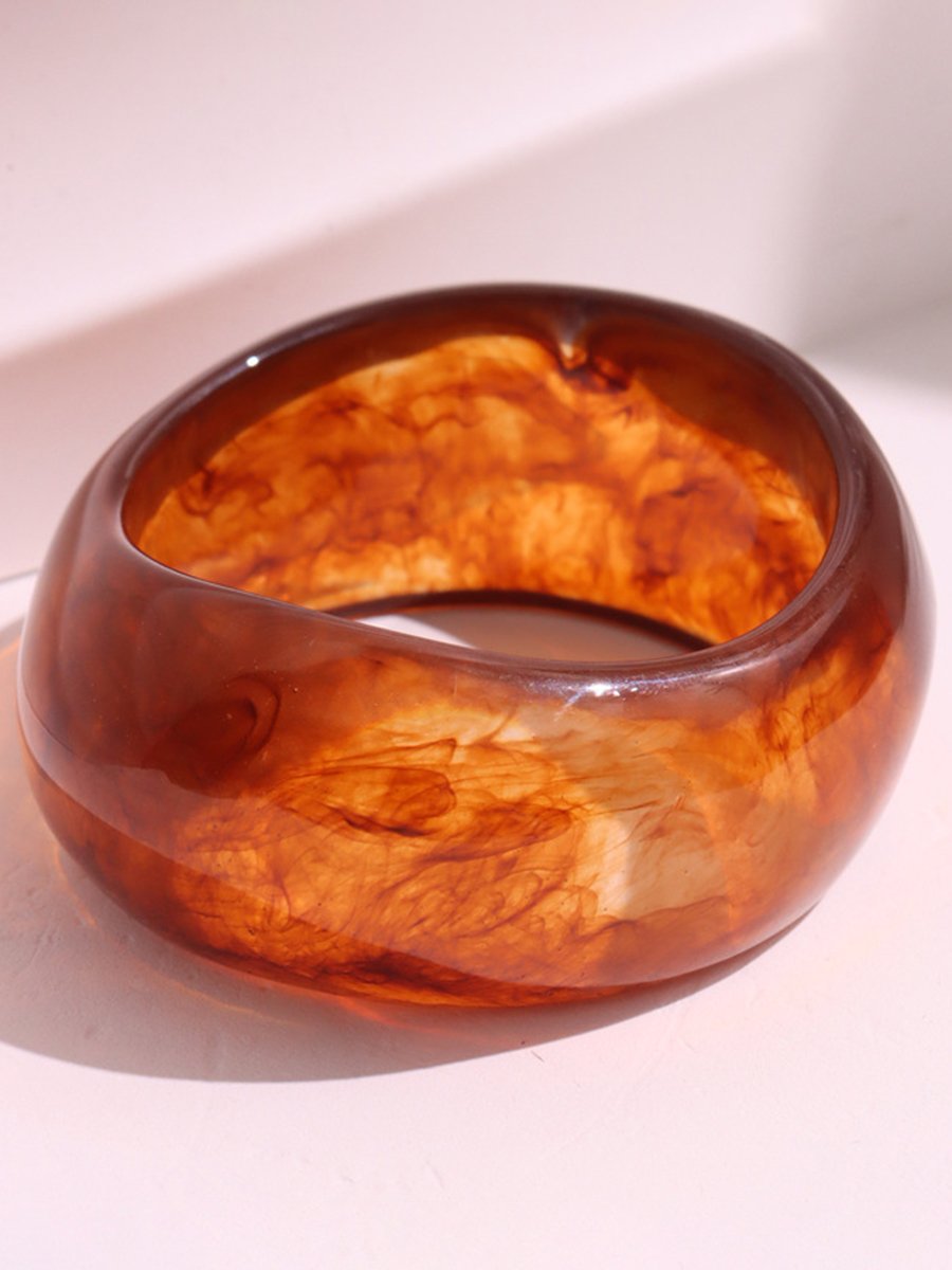 Modisches Armband aus Kunstharz in ausgefallener Form