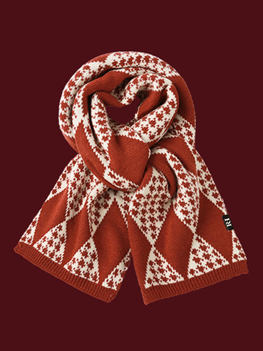 Stilvoller weihnachtlicher Strickschal in Vintage-Rot