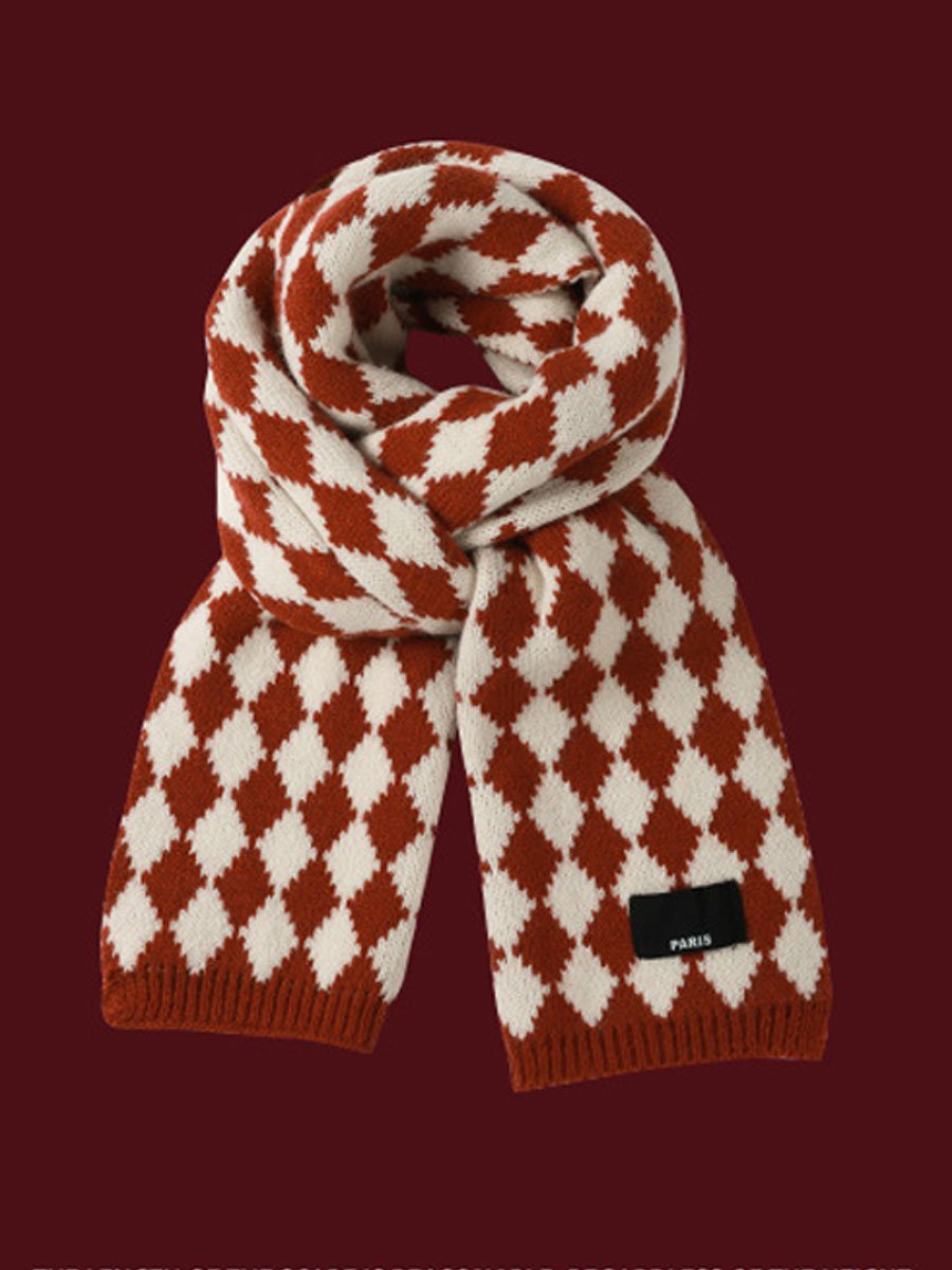Stilvoller weihnachtlicher Strickschal in Vintage-Rot